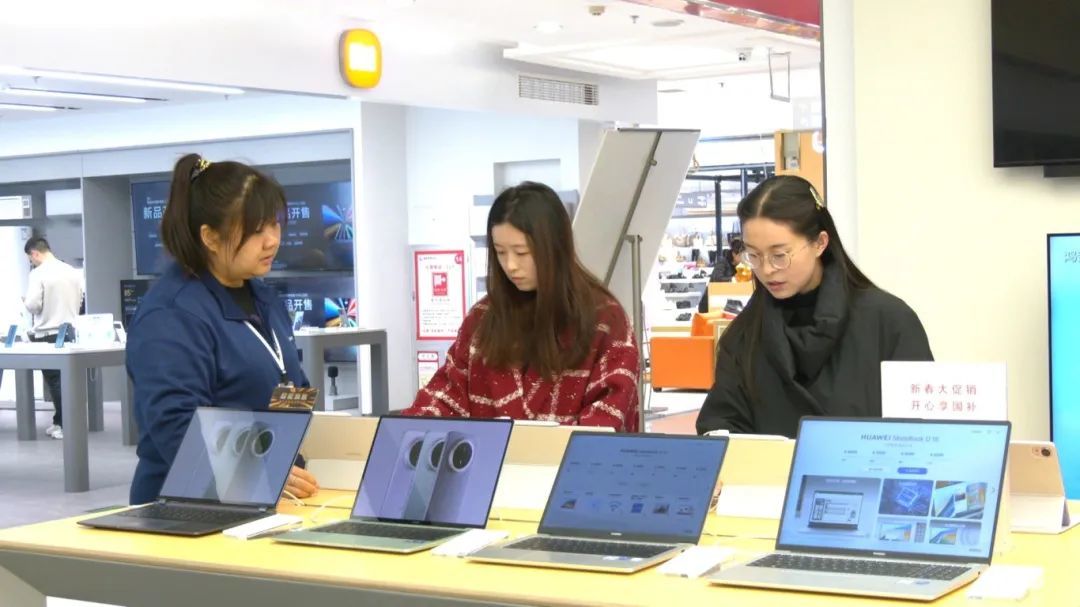 數(shù)碼產(chǎn)品領(lǐng)跑消費(fèi)盛宴，肅州“利”“惠”雙全激活市場(chǎng)活力